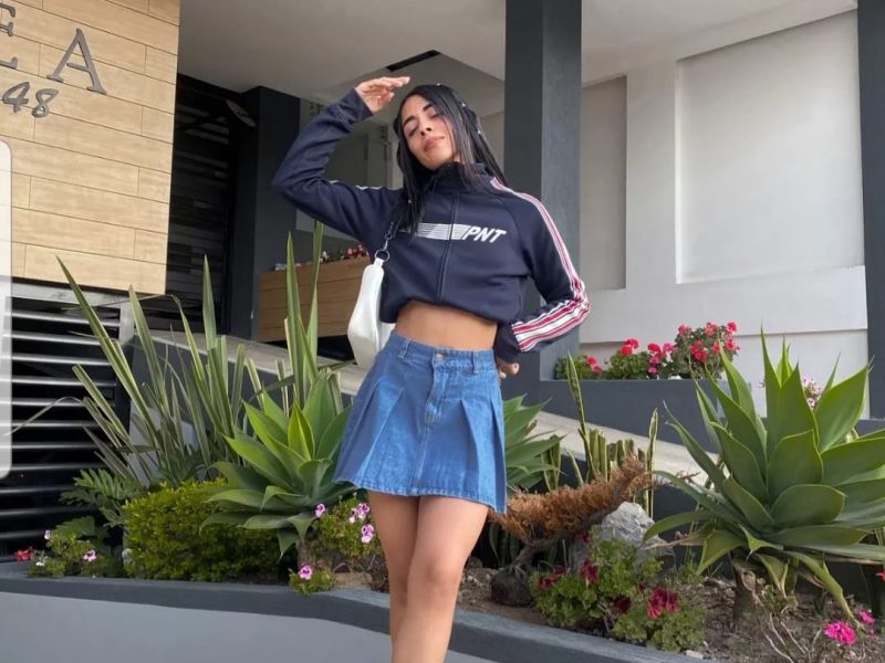 Falda de jean con prenses